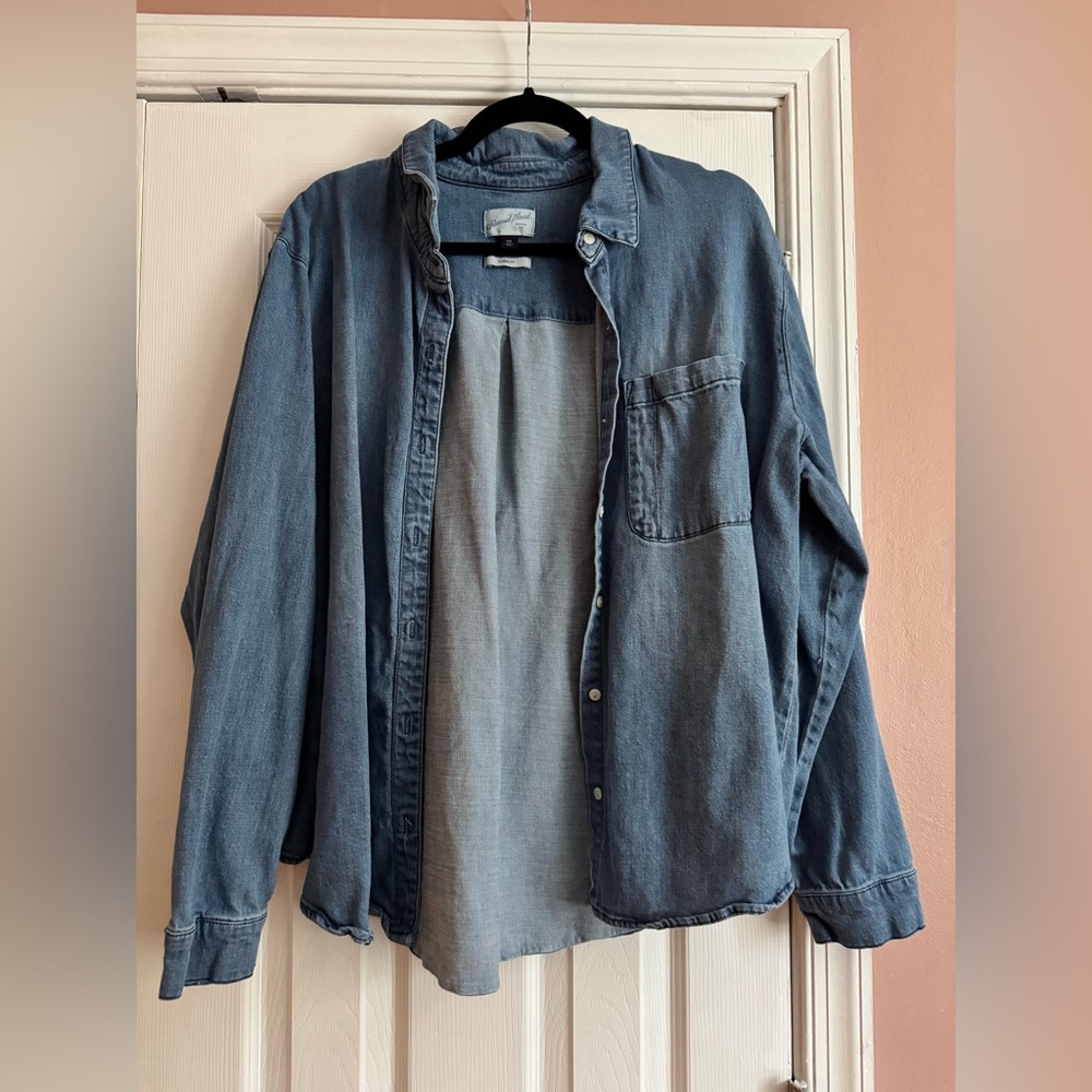 Universal Thread XXL Women’s Classic Fit Denim Button Up Shirt